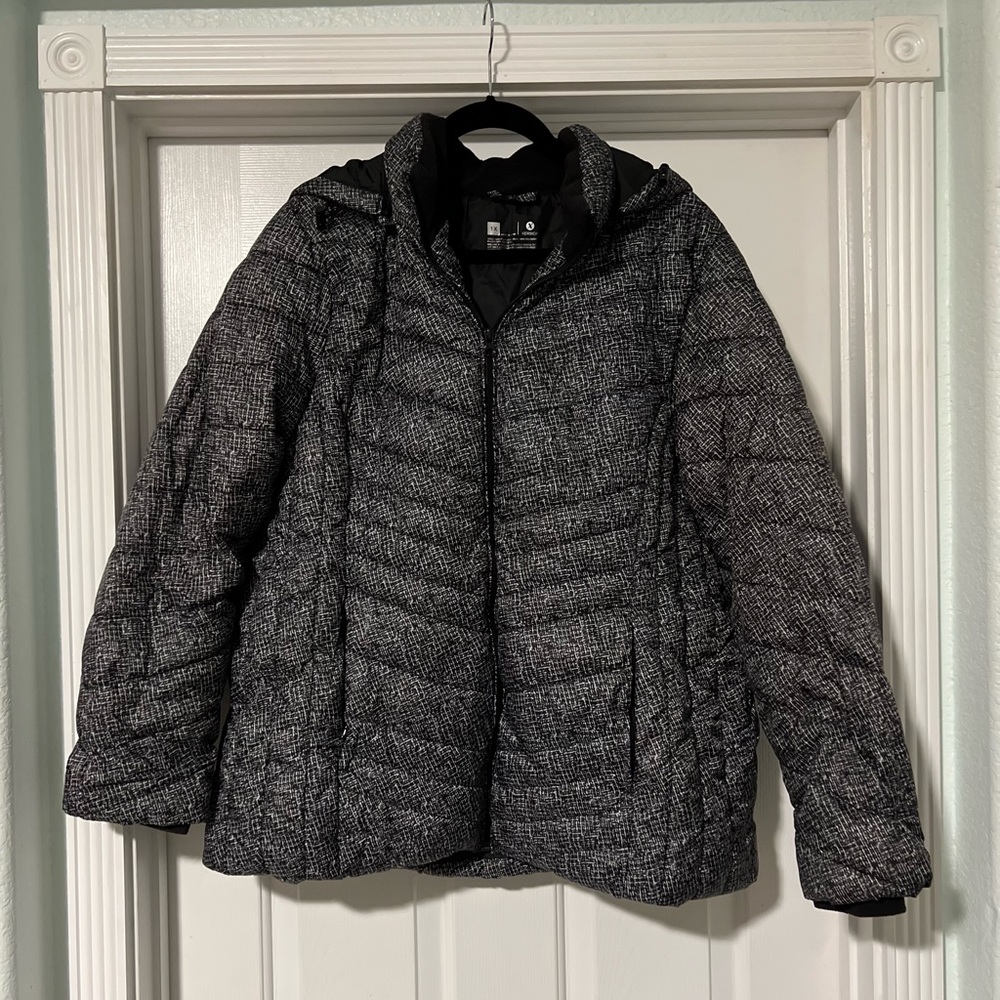 Lightweight women’s puffer coat hip length with removable hood